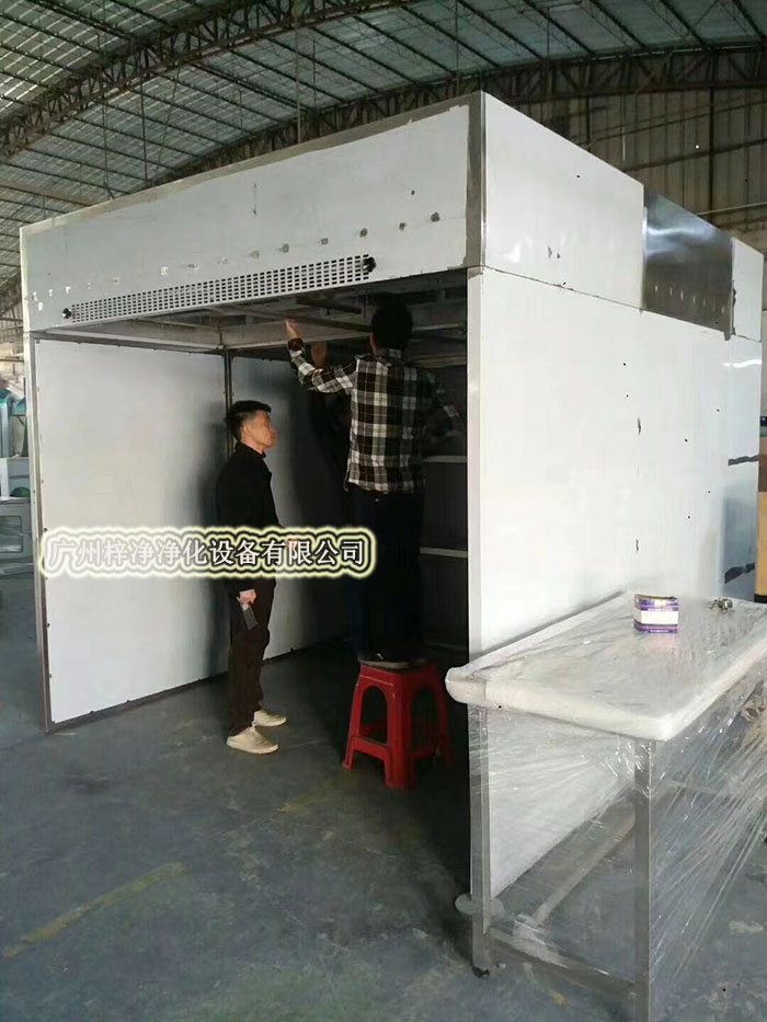 負(fù)壓稱量房又稱作負(fù)壓稱量間、負(fù)壓稱量室、負(fù)壓稱量罩或負(fù)壓稱量單元